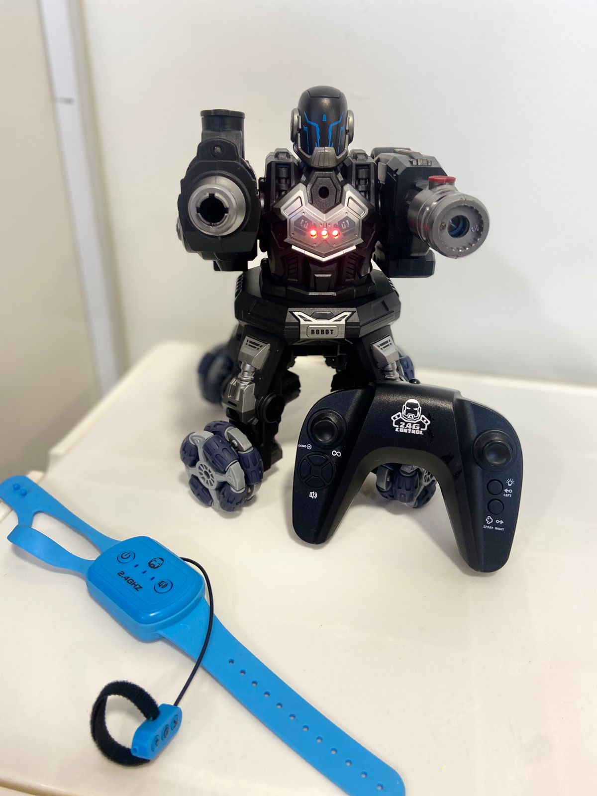 სათამაშო პულტიანი რობოტი