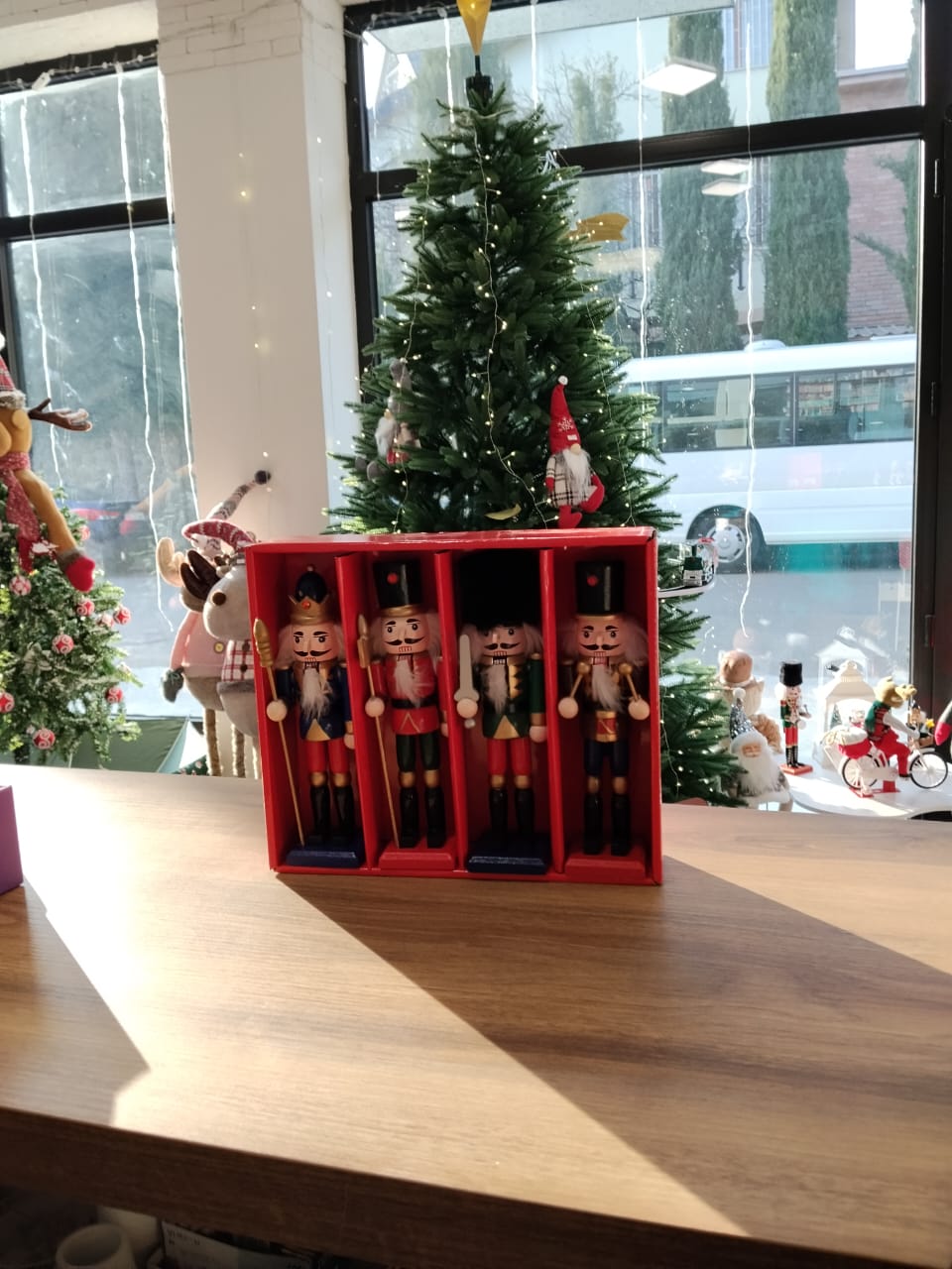 დეკორაციული მაკნატუნები - 19სმ