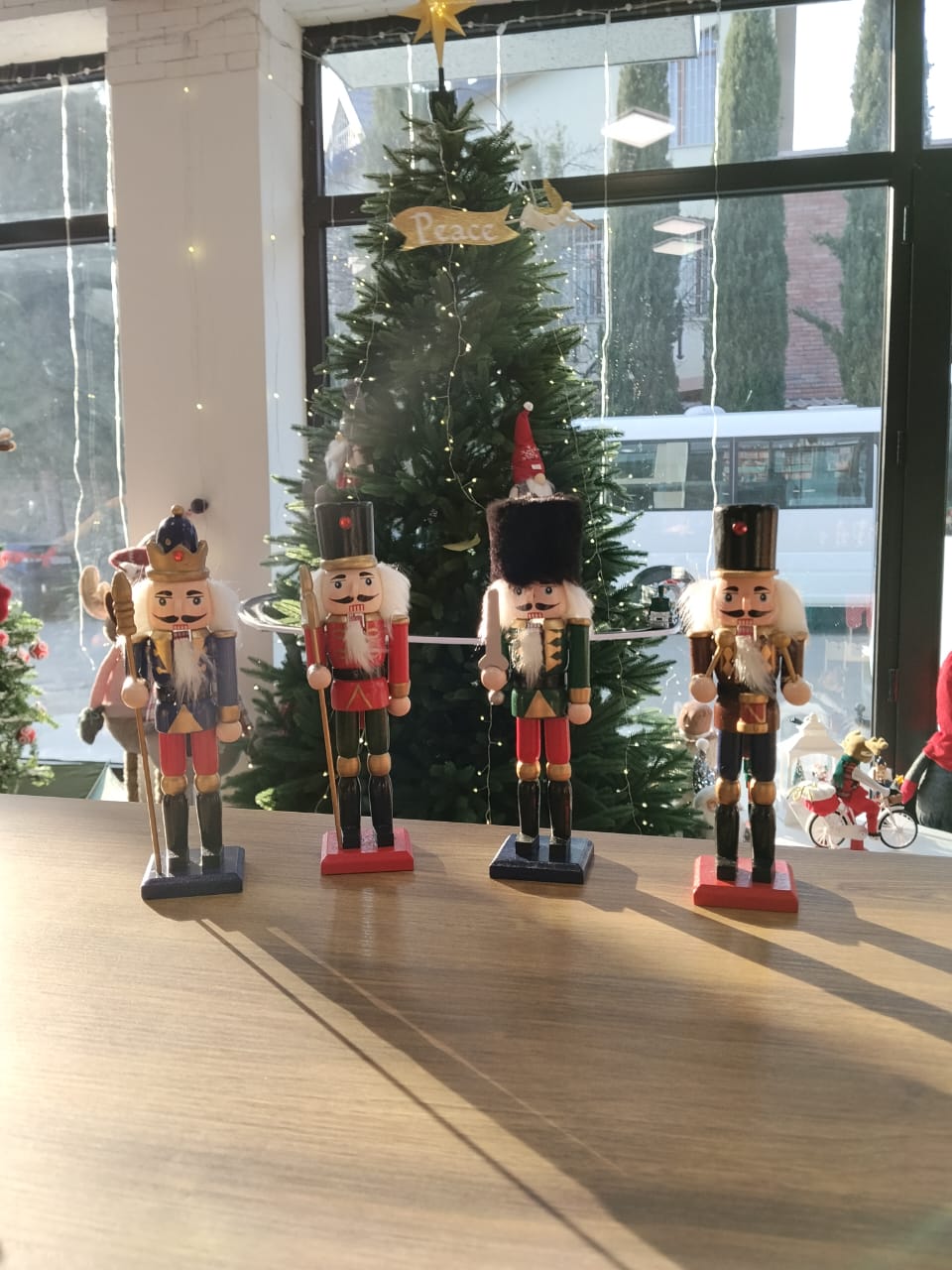 დეკორაციული მაკნატუნები - 19სმ