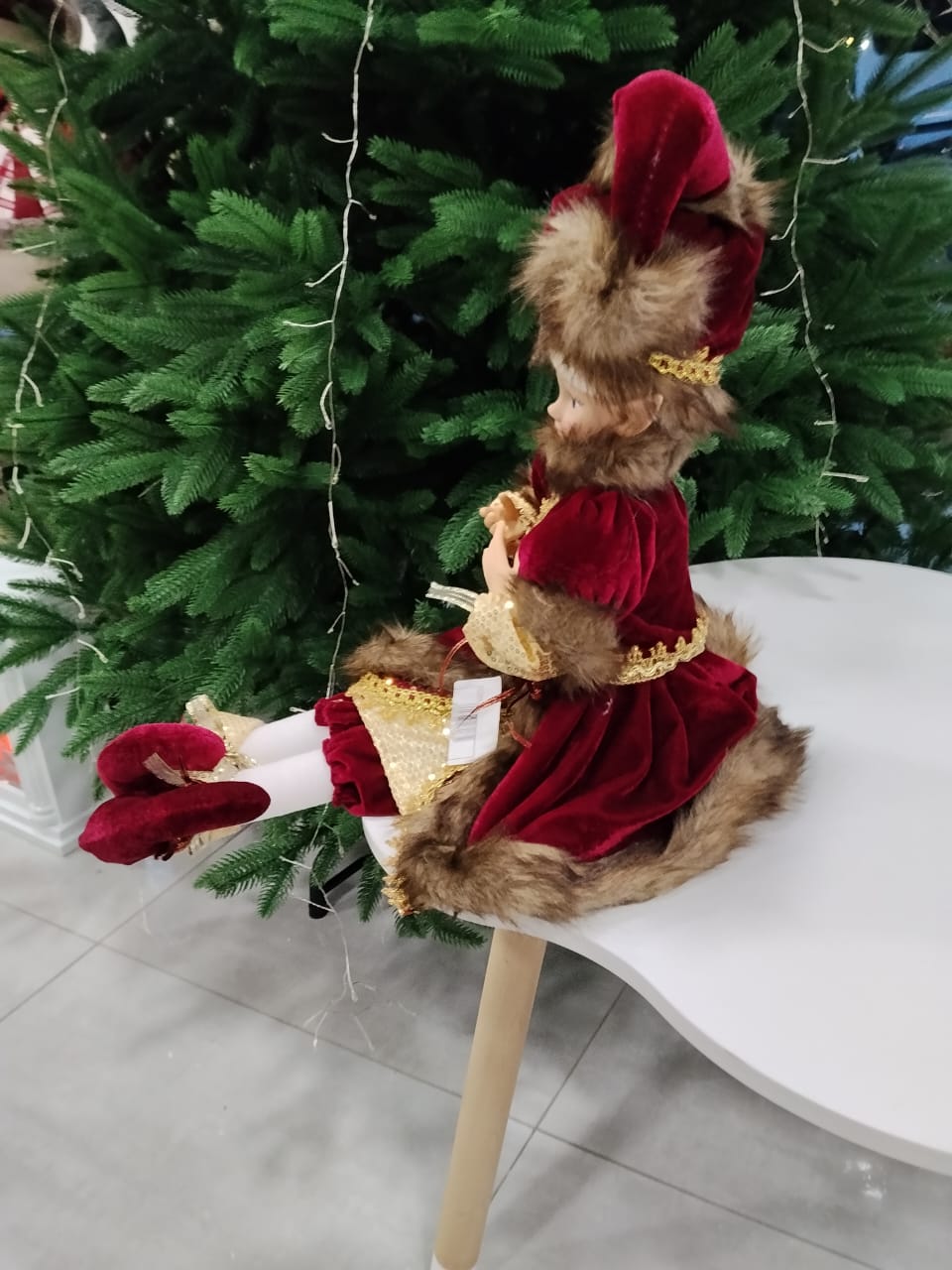 საახალწლო დეკორაციული თოჯინა