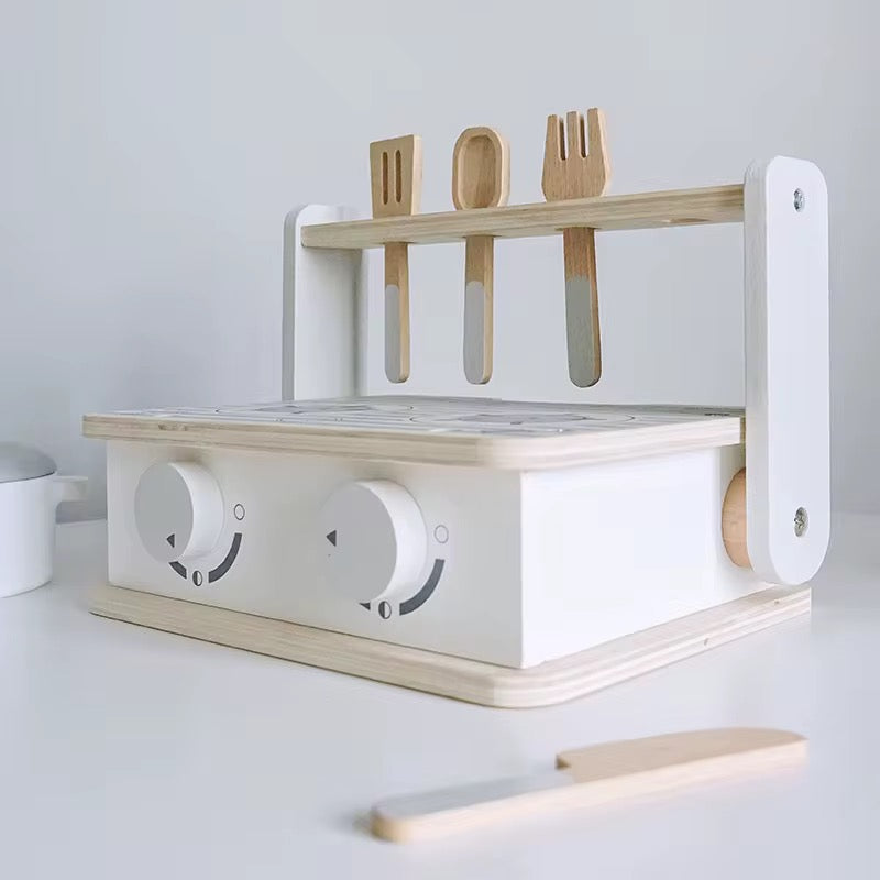 ბარბექიუს და ხის სათამაშო სამზარეულო