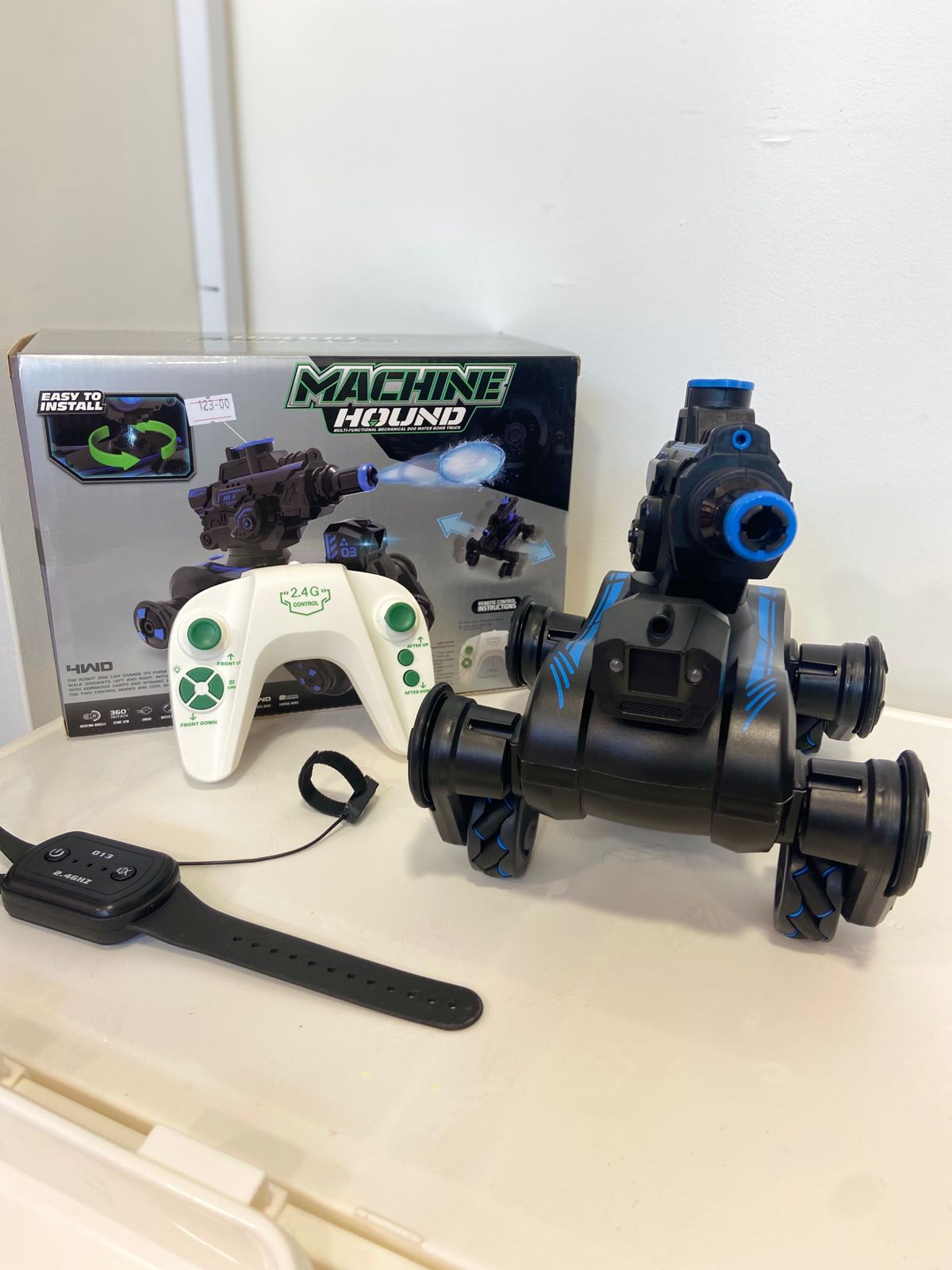 სათამაშო პულტიანი რობოტი