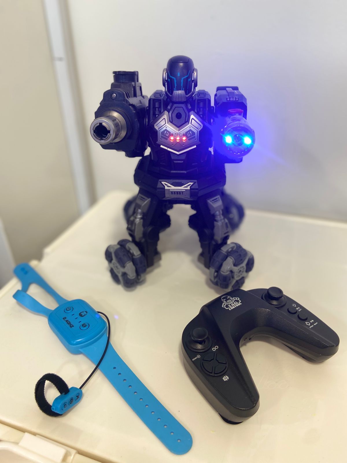 სათამაშო პულტიანი რობოტი